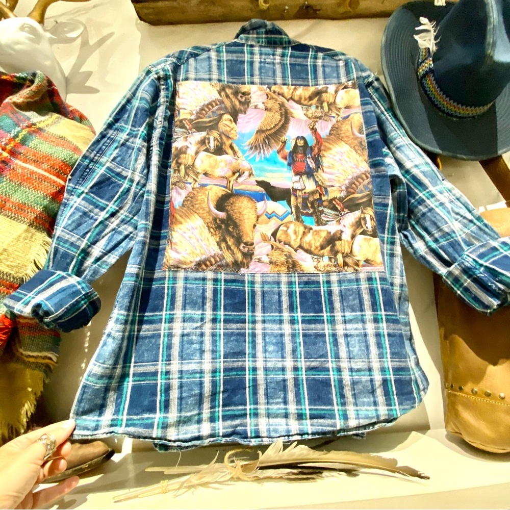 Upcycled Native wildlife back detailing plaid boho shirt w western country vibe - Picture 5 of 12